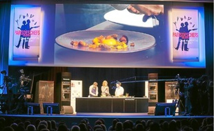Hier, le chef Bertrand Grébaut et le graphiste Thomas Jumin ont élaboré trois assiettes.