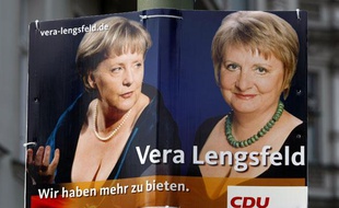 L'affiche de campagne de Vera Lengsfeld, aux côtés d'Angela Merkel.