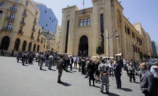 Les forces de sécurité libanaises devant le Parlement à Beyrouth le 23 avril 2014