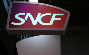 Logo de la SNCF lors du salon européen de la mobilité le 10 juin 2014
