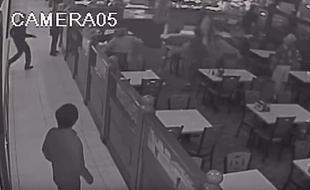 Une image tirée de la vidéosurveillance du restaurant.