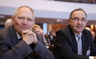 Le ministre des Finances du Land allemand de Rhénanie du Nord-Westphalie, Norbert Walter-Borjans, s'est dit prêt à acheter d'autres CD contenant les noms d'Allemands censés avoir fraudé le fisc via des banques en Suisse, dans une interview publiée dimanche.