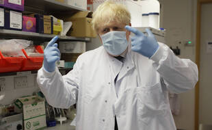Au Royaume-Uni, Boris Johnson n'écarte pas de recourir à un nouveau confinement général pour toute l'Angleterre.