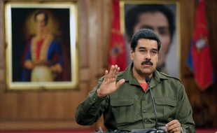 Le président vénézuélien Nicolas Maduro a promulgué samedi la loi sur le contrôle des armes qui condamne notamment le port de celles-ci à 20 ans de prison dans un pays qui affiche le taux le plus élevé d'homicides d'Amérique du Sud.