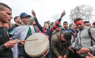 Des jeunes manifestants contre la nouvelle candidature de Bouteflika, vendredi 8 mars.