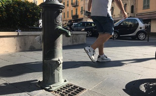 L'eau ne coule plus à la fontaine de la place du Pin depuis un mois et demi.