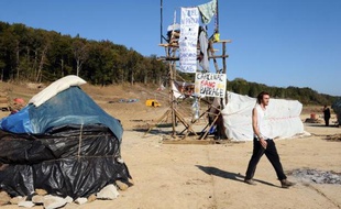 Des opposants au barrage sur le site de construction de l'infrastructure, à Sivens, le 29 octobre 2014