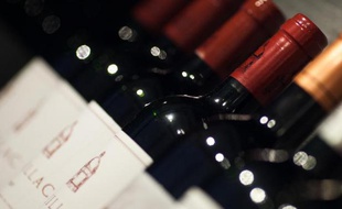 Illustration de bouteilles de vin.