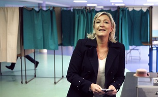 Marine Le Pen lors du second tour des élections départementales à Hénin-Beaumont, le dimanche 29 mars 2015.