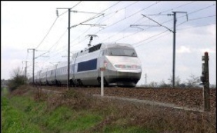 Le ministère des Transports, confronté à un réseau ferré vétuste faute d'investissements suffisants dans la maintenance, veut consentir un effort de rajeunissement accru, mais moindre que recommandé par un audit, selon un plan 2007-2010 qui doit être présenté lundi.