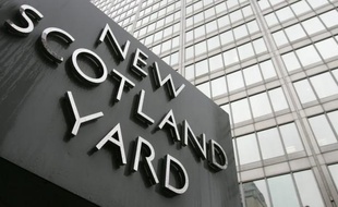 Deux hommes soupçonnés d'avoir "commis, préparé ou d'être les instigateurs d'actes de terrorisme", ont été interpellés jeudi, a annoncé Scotland Yard.