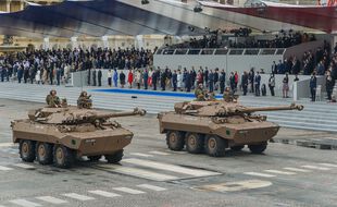 Des véhicules militaires lors du défilé du 14-Juillet 2021, à Paris, sur les Champs-Elysées.