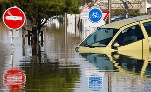 Les dégâts causés par la tempête Xynthia, ici à Aytre le 2 mars 2010, ont coûté très cher aux assureurs.