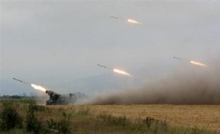 La Russie a promis des mesures de rétorsion contre la Géorgie vendredi alors que les combats faisaient rage dans la république séparatiste d'Ossétie du Sud, Tbilissi accusant de son côté la Russie de bombarder ses positions.