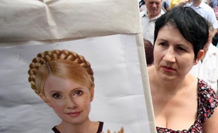 Le parquet de Kiev s'apprête à inculper l'ex-Première ministre ukrainienne Ioulia Timochenko dans une affaire de meurtre d'un député en 1996, une décision dénoncée mardi par le parti de l'opposante comme un ordre du président Viktor Ianoukovitch.