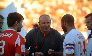 Éric Poulat à l'amorce du dernier match de sa carrière, Dijon-Lens, le 29 mai 2009.