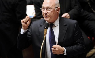 Le ministre du Travail, Michel Sapin, a appelé vendredi à faire la différence entre "les entrepreneurs qui ont pris énormément de risques" et "ceux qui ont hérité de papa-maman".