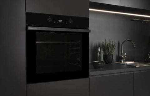 Marre des plats qui manquent de saveur, ce four encastrable Hisense à 379 € chez Darty est l’assistant qu’il vous faut