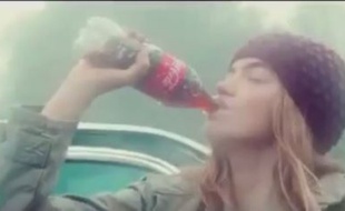 Une publicité pour Coca-Cola a été retirée des réseaux sociaux après des accusations de racisme.