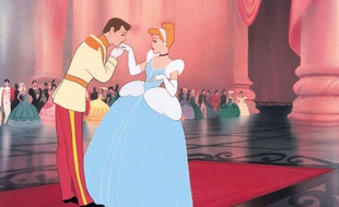 Cendrillon et son prince charmant dans le film d'animation de Walt Disney sorti en 1950.