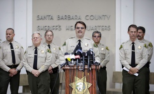 Le shérif du comté de Santa Barbara lors d'une conférence de presse après la fusillade près de l'Université de Californie, le 24 mai 2014.