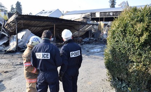 Les locaux du lycée Saint-Félix à Nantes détruits par le feu.