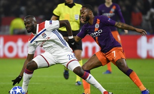 Ici opposé à Raheem Sterling, Tanguy Ndombele a notamment marqué les esprits cette saison contre Manchester City, à l'aller comme au retour. JEFF PACHOUD