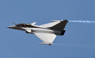 "Optimisme réaliste" du PDG de Dassault, "grand espoir" de François Hollande: un an après la sélection par l'Inde du Rafale pour des négociations exclusives, la France veut croire à un dénouement proche dans un pays réputé imprévisible et éclaboussé par la corruption.
