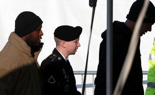 La justice militaire américaine a admis mardi que les conditions de détention de Bradley Manning, "taupe" de WikiLeaks, avaient été trop "rigoureuses", réduisant sa peine possible de près de quatre mois, sans pour autant prononcer l'abandon de toutes les charges.