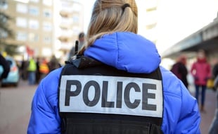 Une policière. (illustration)
