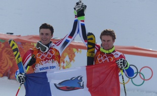 Les skieurs français Steve Missillier et Alexis Pinturault, lors de leur deuxième et troisième place au géant olympique de Sotchi.