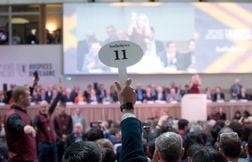 Ces stars s’invitent aux Hospices de Beaune pour enflammer les enchères