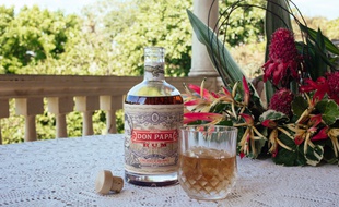 Don Papa est un rhum légèrement sucré et fruité qui se savoure aussi bien sec qu'en cocktail.