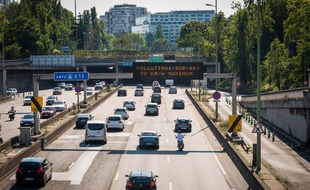 (Illustration) La circulation différenciée était en vigueur à Paris et dans sa petite couronne, le 25 août 2019, en raison d'un épisode de pollution à l'ozone. Ici, le périphérique parisien, porte de Champerret.