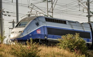 Il a fallu construire près de 345 kilomètres de voies sur la ligne Paris-Bordeaux.