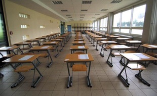 Une enseignante d'un lycée de Pau a été suspendue pour avoir évoqué auprès de ses collègues des éléments du contenu des futures épreuves du baccalauréat 2012, pour lesquelles elle avait été appelée à tester les sujets, a-t-on appris auprès du rectorat des Pyrénées-Atlantiques.