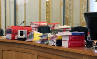 Dossiers à la cour d'assises de Rennes, au parlement de Bretagne.
