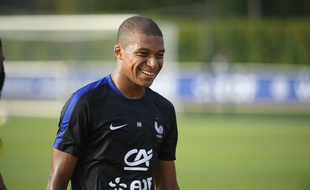 Kylian Mbappé participe au rassemblement des Bleus à Clairefontaine.