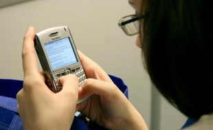 L'Agence de sécurité nationale américaine, la NSA, a récupéré près de 200 millions de textos par jour dans le monde, de façon non ciblée, pour en extraire des renseignements, rapporte jeudi le quotidien britannique The Guardian.