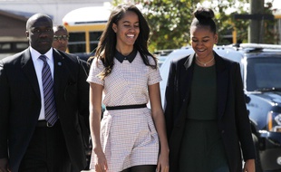 Malia (à gauche) et Sasha Obama, le 7 mars 2015 à Selma, aux Etats-Unis.