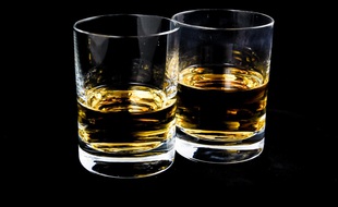 Des verres contenant de l'alcool (illustration).