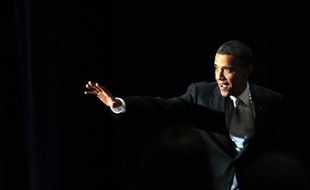 L'équipe de campagne du président démocrate sortant Barack Obama a estimé lundi, pour s'en réjouir, que les républicains se tiraient une balle dans le pied en dénigrant selon elle la minorité hispanique, un groupe d'électeurs de plus en plus influent aux Etats-Unis.