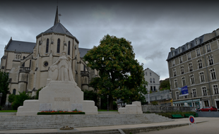 Devant la mairie de Pau (Image d'illustration).