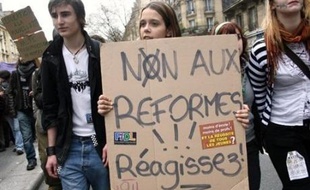 Le mouvement, ancré en région parisienne, où six manifestations ont déjà eu lieu, est contraint à une pause avant la nouvelle journée d'actions - avec parents et enseignants - prévue le 15 mai, un mois pile avant le bac.