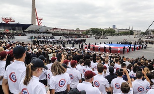 Des jeunes du service national universel lors de la cérémonie du 14-Juillet sur les Champs-Elysées, à Pairs, le 14 juillet 2019.