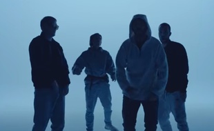 Gringe, Vald, Orelsan et Suikon Blaz AD dans le clip «Qui dit mieux».