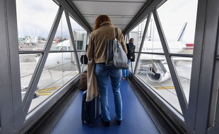 Dans une passerelle d'accès aux avions de l'aéroport de Nice, le 13 novembre 2020