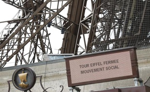 La Tour Eiffel reste fermée suite à un mouvement social, le 26 juin 2013.