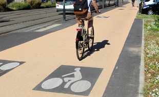 NANTES, le 24/09/2013 Cyclistes sur le nouvel axe de piste cyclable