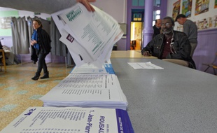 Un bureau de vote à Roubaix lors du 1er tour des élections municipales.